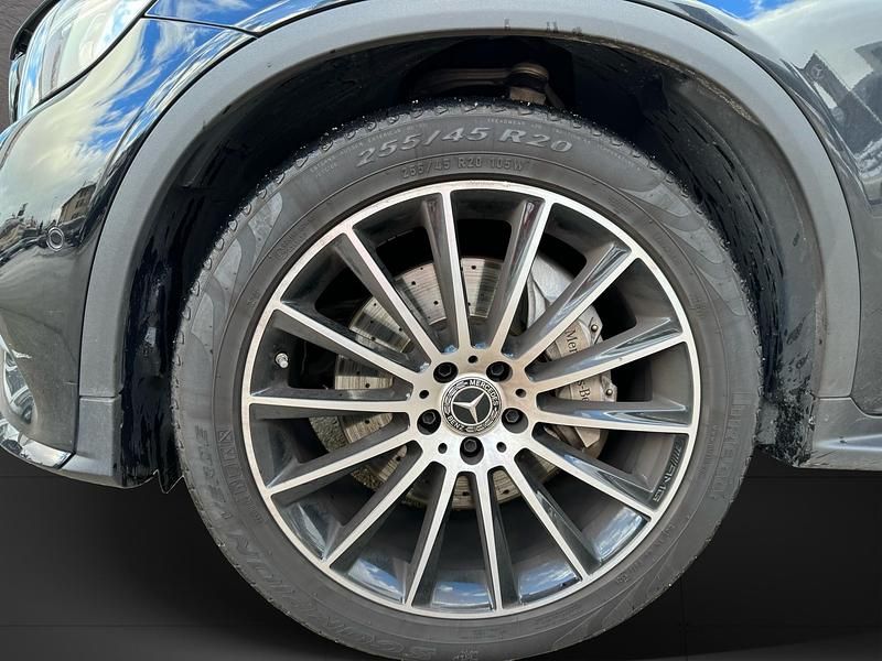 Gebraucht Mercedes GLC300 AMG line 245 PS (180 kW) 2019 Schwarz Coupé