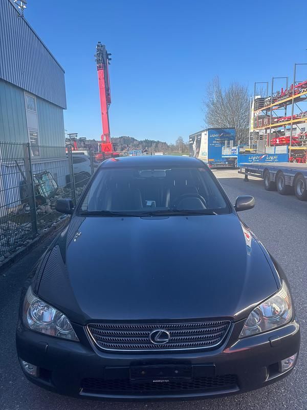Gebraucht Lexus IS200 155 PS (114 kW) 2000