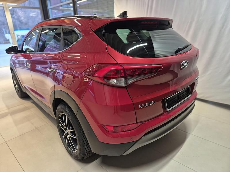 Gebraucht Hyundai Tucson 185 PS (136 kW) 2016 Rot SUV