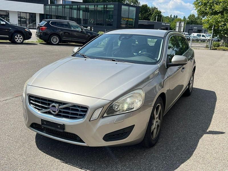 Gebraucht 2011 Volvo V60 Momentum Kombi | CHF 3’593 (Superpreis) - Bild 1/4