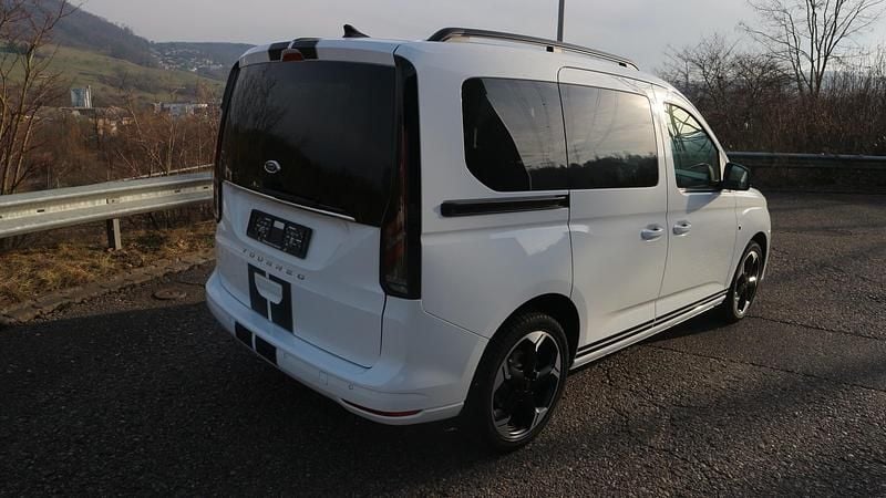 Neu Ford Tourneo Connect Titanium 121 PS (88 kW) 2025 Van / Kleinbus