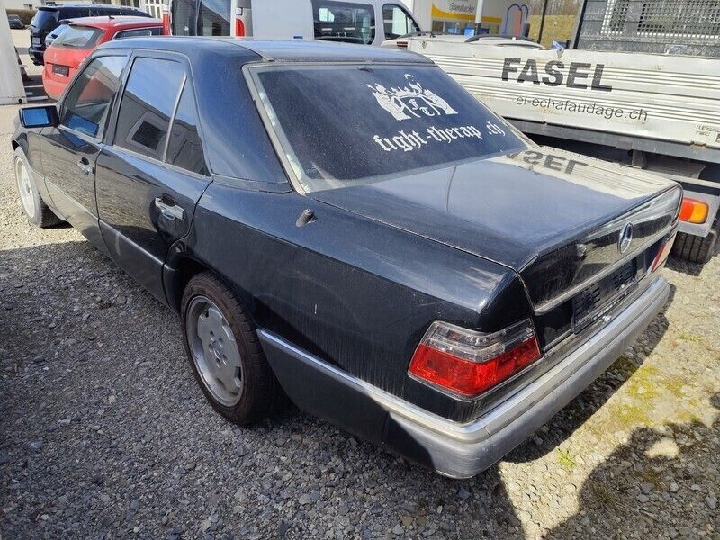Gebraucht Mercedes E260 160 PS (117 kW) 1992 Limousine