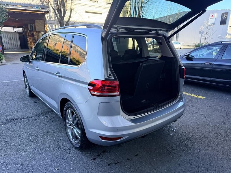 Gebraucht VW Touran Comfortline 150 PS (110 kW) 2024 Van / Kleinbus