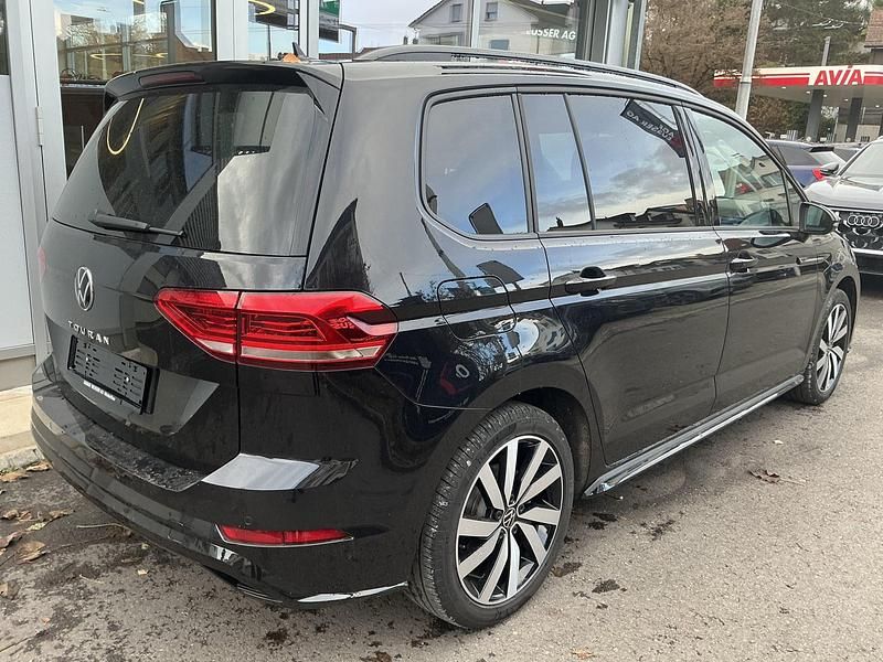 Gebraucht VW Touran Highline 150 PS (110 kW) 2025 Schwarz Van / Kleinbus
