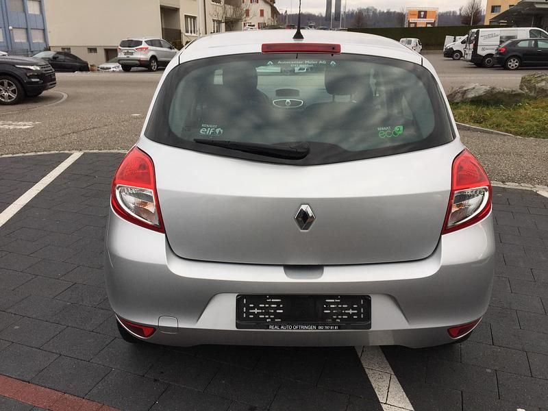 Gebraucht Renault Clio II Expression 75 PS (55 kW) 2011