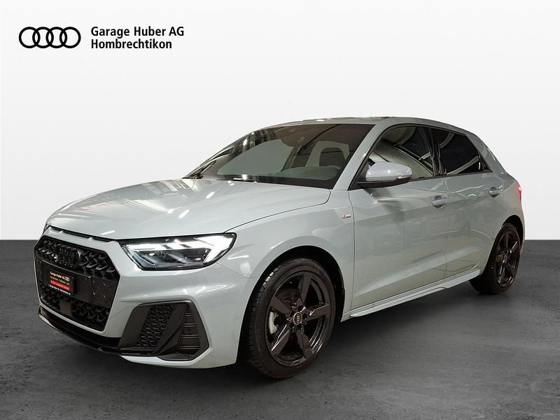 Grau Gebraucht 2025 Audi A1 Sportback Attraction Kleinwagen | CHF 34’800 (Teuer) - Bild 1/4