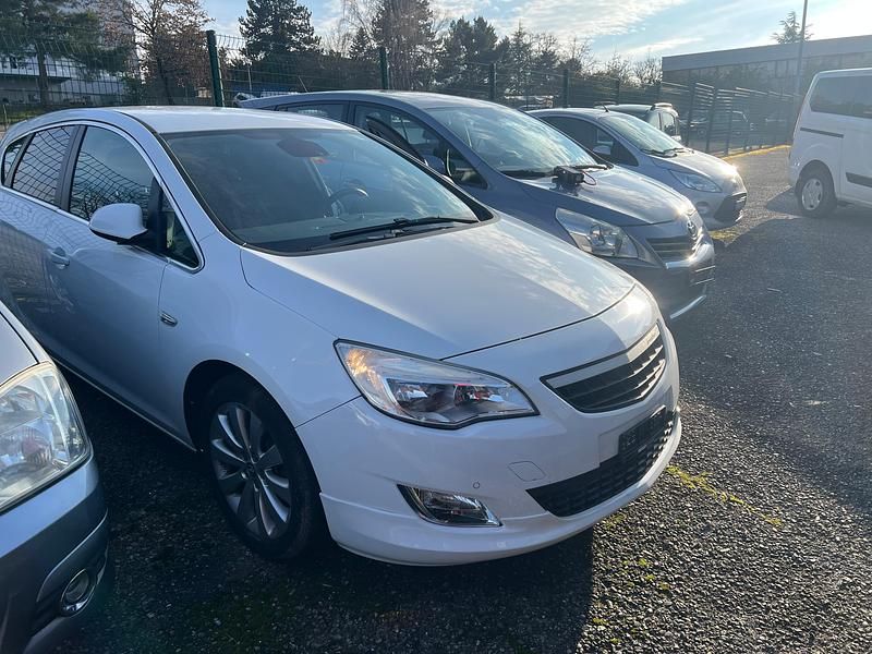 Gebraucht Opel Astra Sport 140 PS (102 kW) 2011