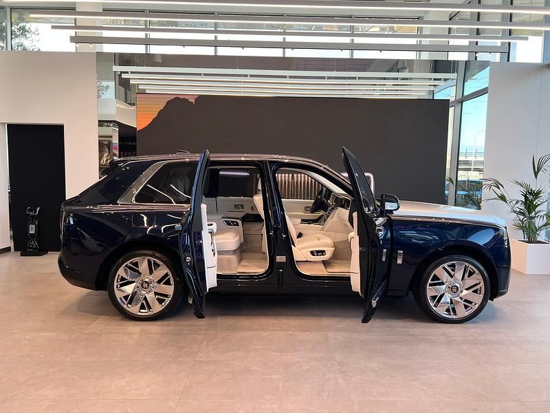 Neu Rolls Royce Cullinan 569 PS (418 kW) 2025 SUV