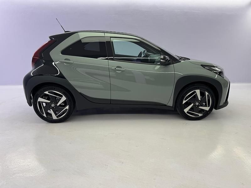 Neu Toyota Aygo X Style 116 PS (85 kW) 2025 Grün SUV