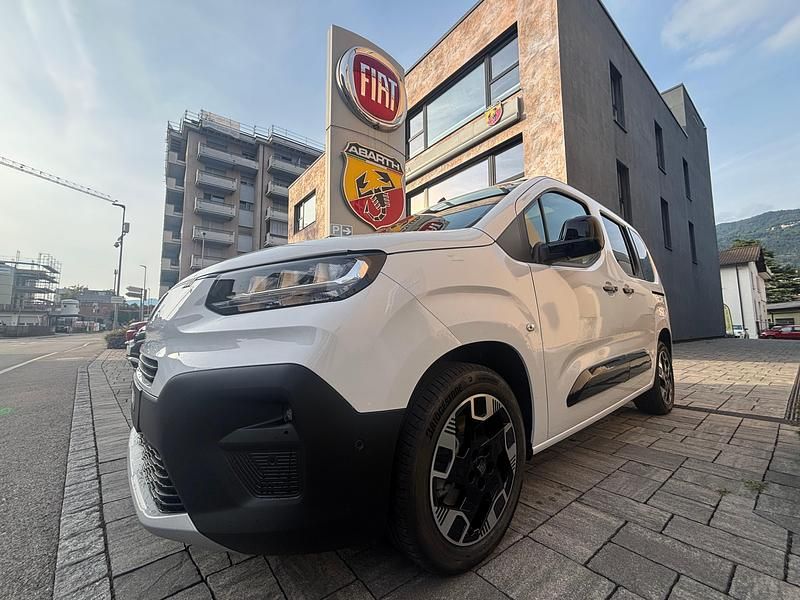 Neu Fiat e-Doblò Lounge 100 kW (136 PS) 2025 Van / Kleinbus