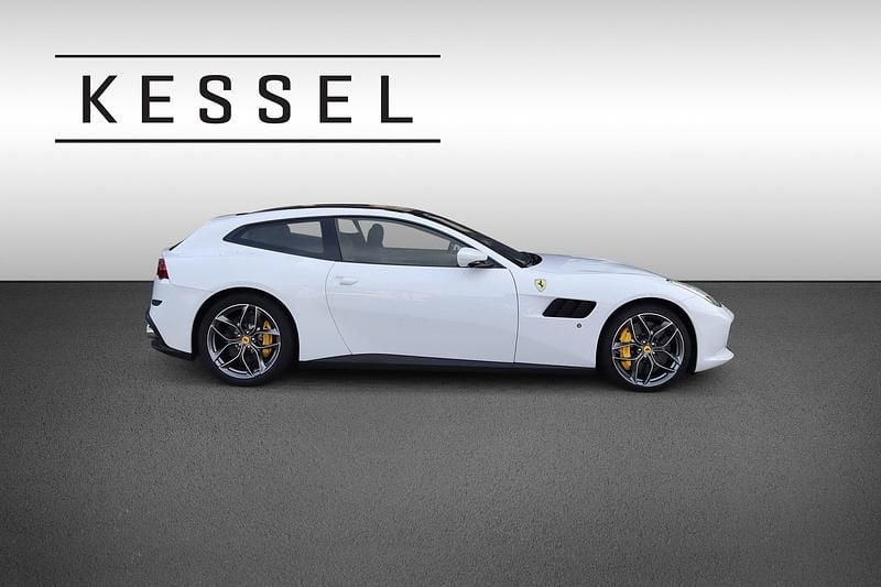 Gebraucht Ferrari GTC4Lusso 611 PS (449 kW) 2020 Weiss Kombi