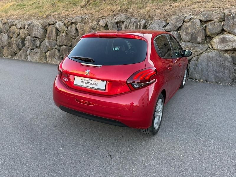 Gebraucht Peugeot 208 Signature Sky 82 PS (60 kW) 2019 Kleinwagen