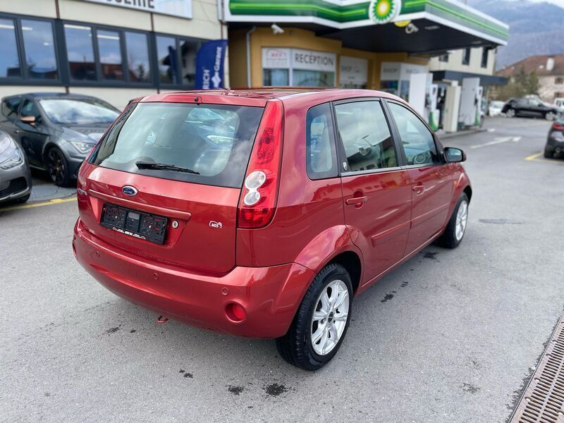Gebraucht Ford Fiesta Ghia 101 PS (74 kW) 2007 Kleinwagen