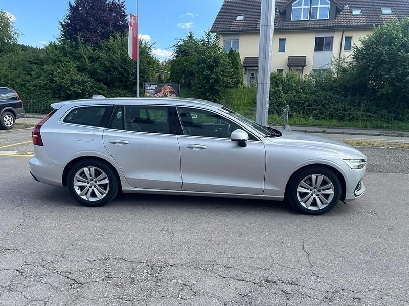 Gebraucht Volvo V60 Plus 197 PS (144 kW) 2022 Kombi