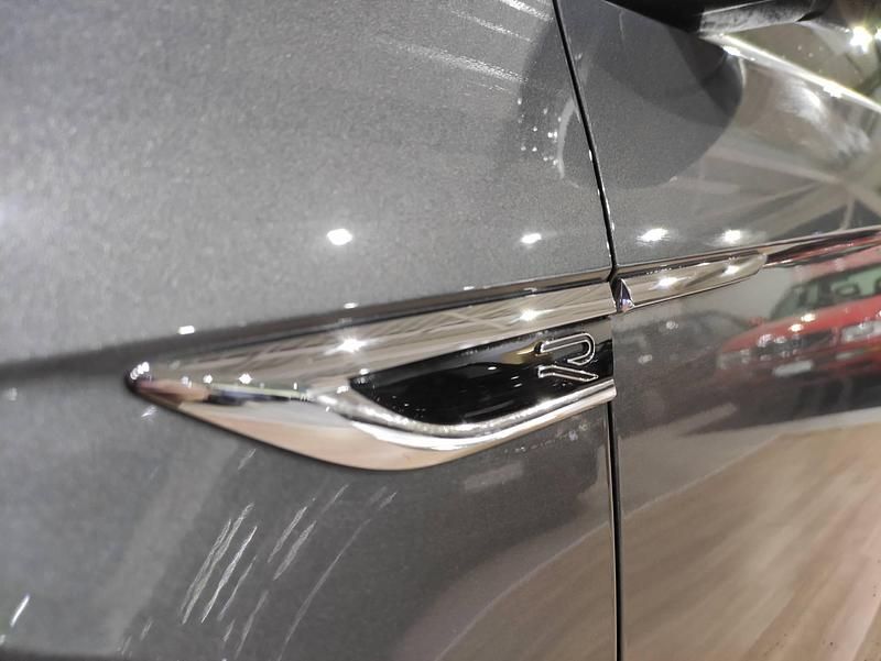 Gebraucht VW T-Roc R-line 190 PS (139 kW) 2025 Grau SUV