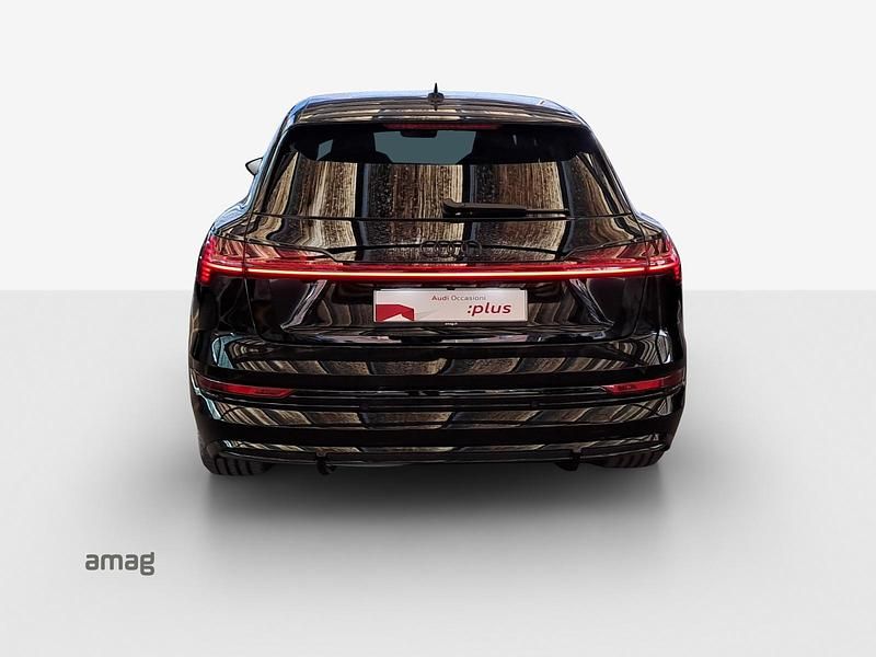 Gebraucht Audi e-tron Attraction 230 kW (313 PS) 2021 Mythosschwarz metallic SUV