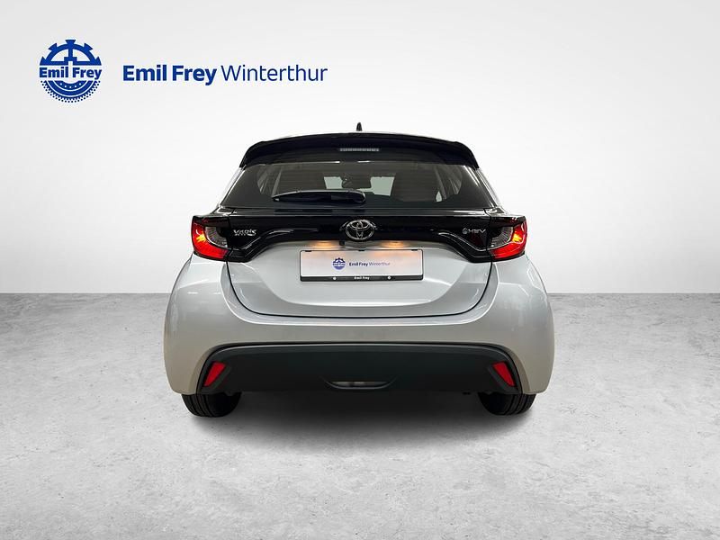 Neu Toyota Yaris Hybrid Comfort 116 PS (85 kW) 2026 Silber Limousine