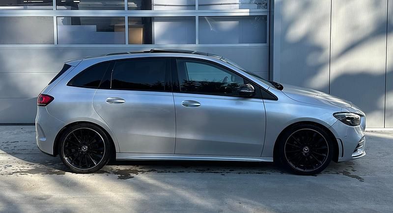 Gebraucht Mercedes B200 AMG line 163 PS (119 kW) 2019 Van / Kleinbus