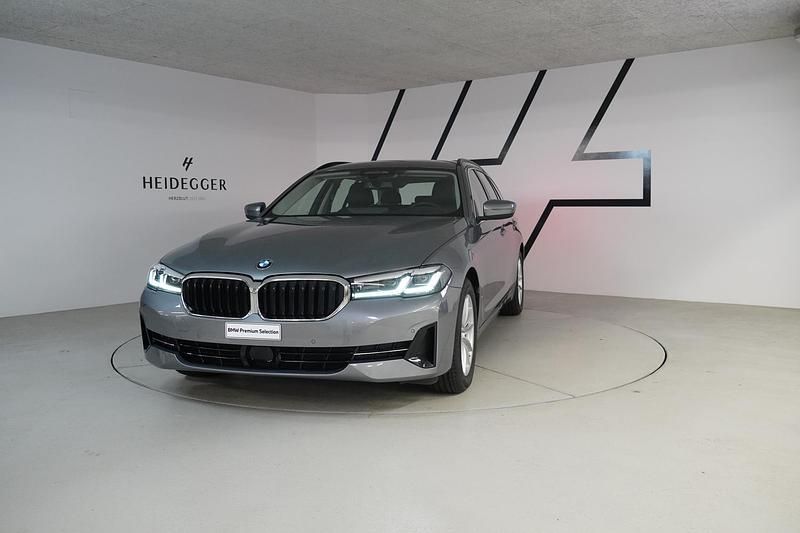Grau Gebraucht 2023 BMW 520 Comfort Edition Kombi | CHF 43’999 (Etwas zu teuer) - Bild 1/4