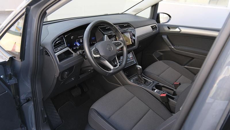 Gebraucht VW Touran Comfortline 150 PS (110 kW) 2024 Van / Kleinbus