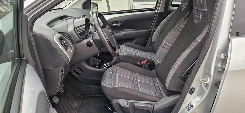 Gebraucht Peugeot 108 Allure 82 PS (60 kW) 2016 Silber Limousine