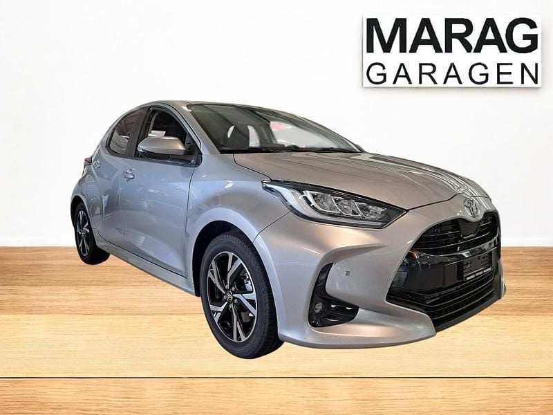 Silber Neu 2025 Toyota Yaris Hybrid Trend Limousine | CHF 28’930 (Etwas zu teuer) - Bild 1/4