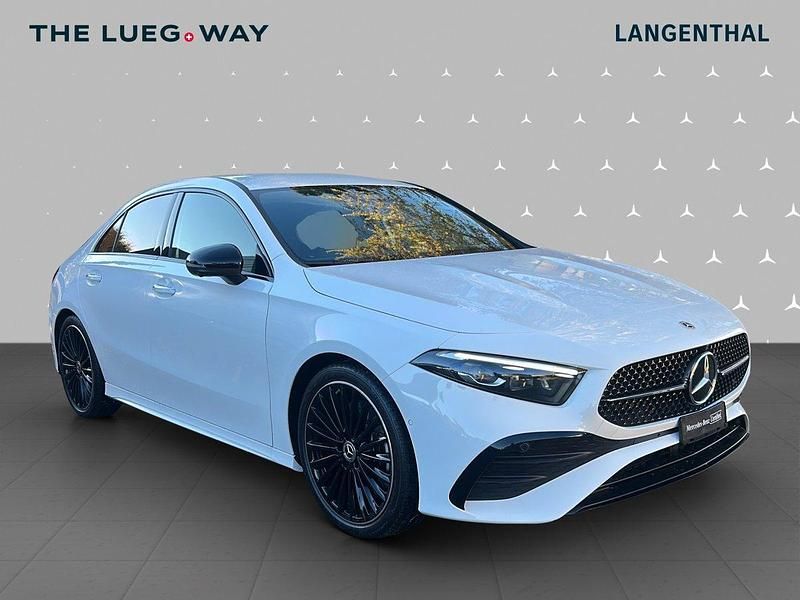 Gebraucht Mercedes A200 163 PS (119 kW) 2024 Weiss Limousine