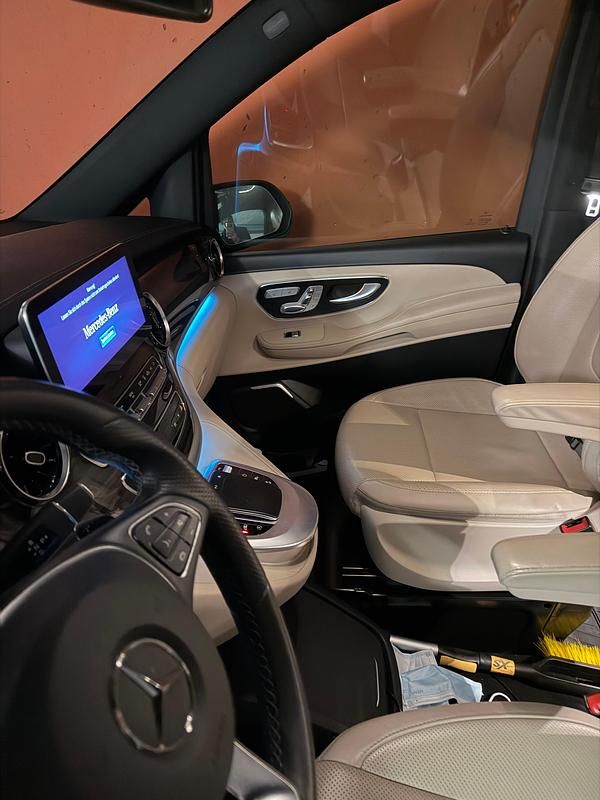 Gebraucht Mercedes V300 Edition 239 PS (175 kW) 2021 Van / Kleinbus