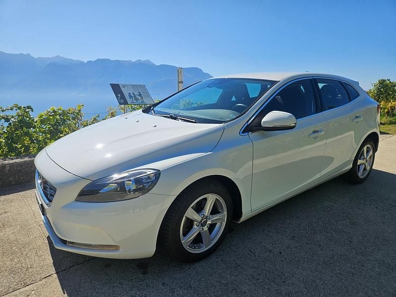 Gebraucht 2016 Volvo V40 Momentum Kombi | CHF 10’000 - Bild 1/4