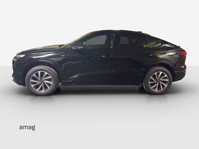 Neu Audi Q6 Sportback e-tron Comfort 285 kW (388 PS) 2026 Mythosschwarz metallic SUV