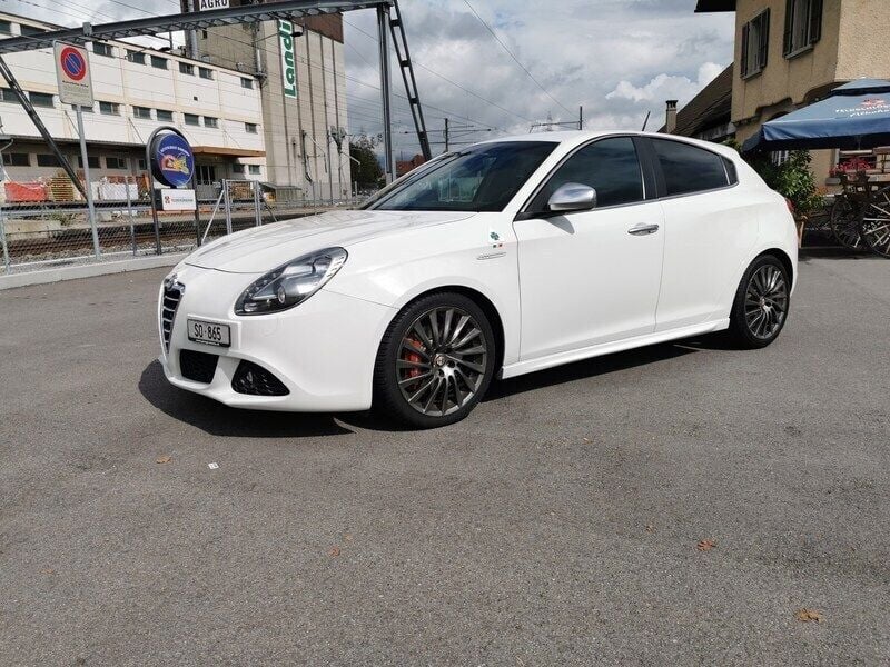 Weiss Gebraucht 2011 Alfa Romeo Giulietta Quadrifoglio Verde Kleinwagen | CHF 8’900 (Fairer Preis) - Bild 1/4