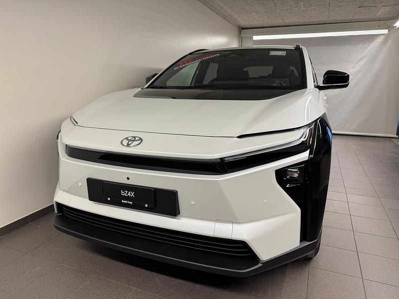 Weiss Neu 2025 Toyota bZ4X Style SUV | CHF 40’900 (Superpreis) - Bild 1/4