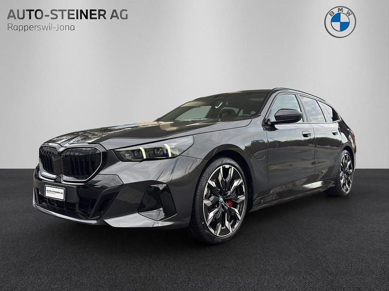 Neu BMW 550e M Sport 489 PS (359 kW) 2025 Kombi