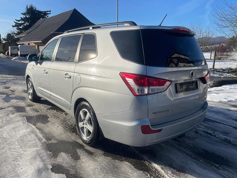 Gebraucht Ssangyong (KGM) Rodius Sapphire 155 PS (114 kW) 2014 Van / Kleinbus
