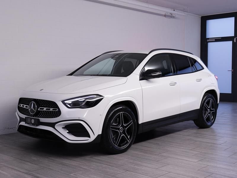 Weiss Neu 2025 Mercedes GLA200 AMG line SUV | CHF 56’990 - Bild 1/4