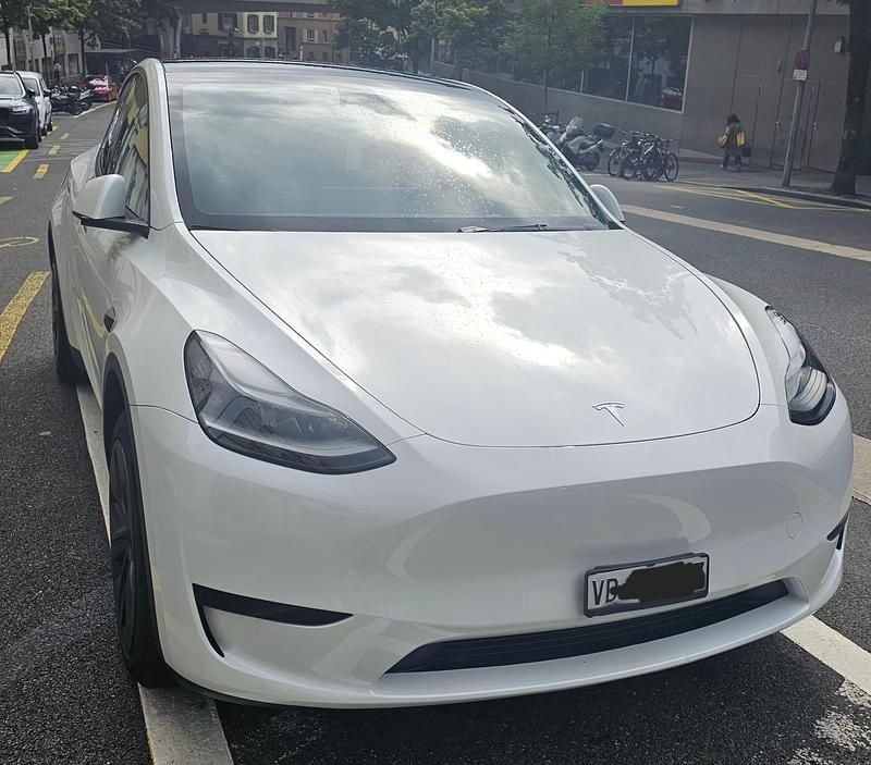 Gebraucht 2024 Tesla Model Y Long Range RWD SUV | CHF 36’000 (Etwas zu teuer) - Bild 1/4