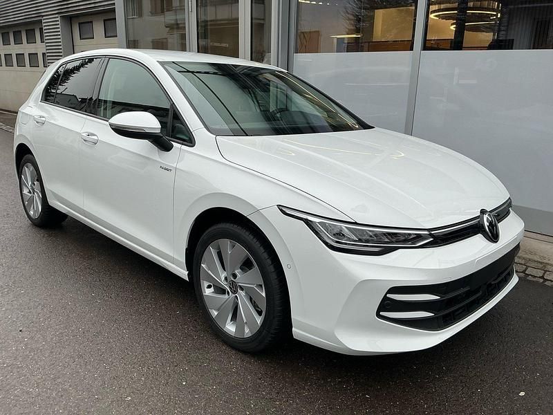 Neu VW Golf VIII Life 204 PS (150 kW) 2025