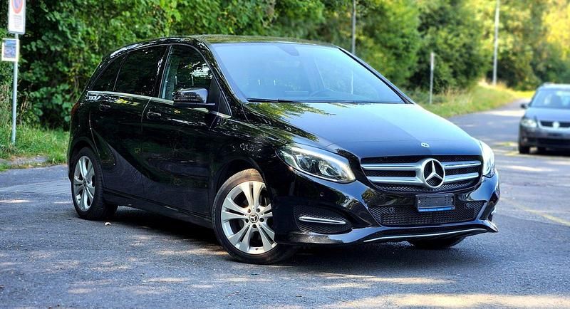 Gebraucht Mercedes B200 156 PS (114 kW) 2017 Van / Kleinbus