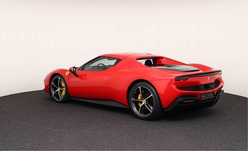 Gebraucht Ferrari 296 829 PS (609 kW) 2025 Rot Coupé