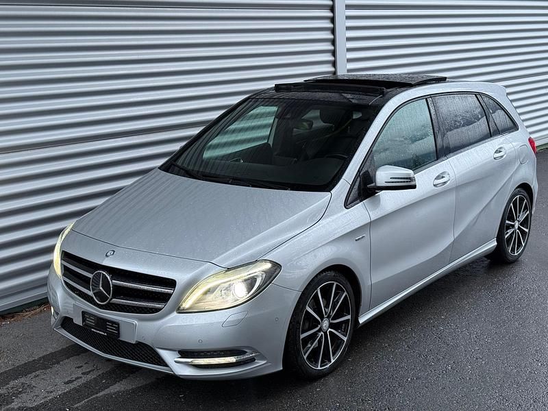 Gebraucht Mercedes B200 136 PS (100 kW) 2012 Van / Kleinbus