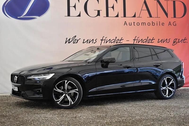 Gebraucht Volvo V60 Plus 211 PS (155 kW) 2025 Schwarz Kombi