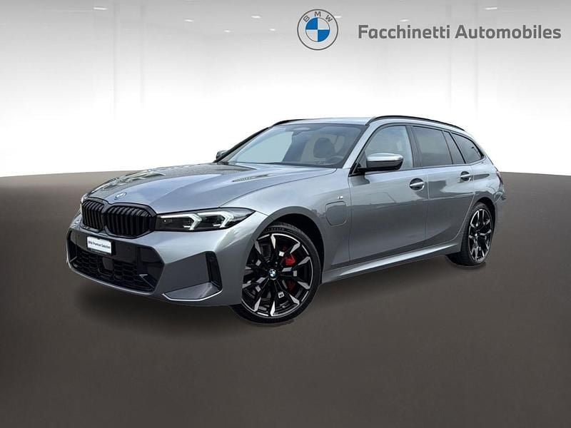 Gebraucht BMW 330e M Sport 292 PS (214 kW) 2025 Grau Kombi