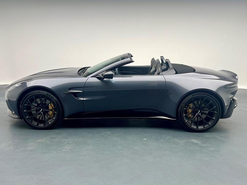 Neu Aston Martin V8 Vantage 665 PS (489 kW) 2025 Grau Cabrio