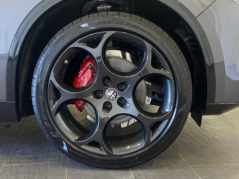 Neu Alfa Romeo Stelvio Veloce 280 PS (205 kW) 2025 Grau SUV