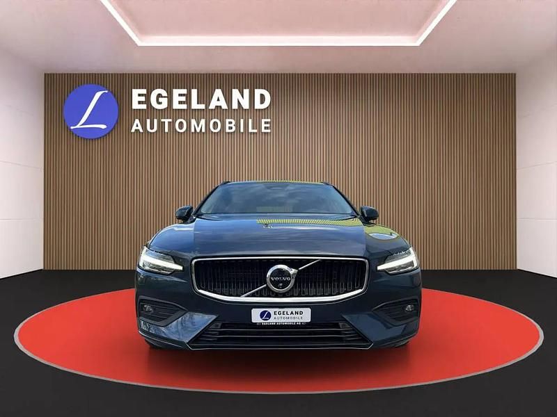 Gebraucht Volvo V60 Core 211 PS (155 kW) 2025 Blau Kombi