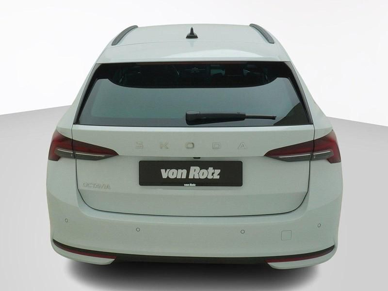 Neu Skoda Octavia Loft 150 PS (110 kW) 2025 Weiss Kombi