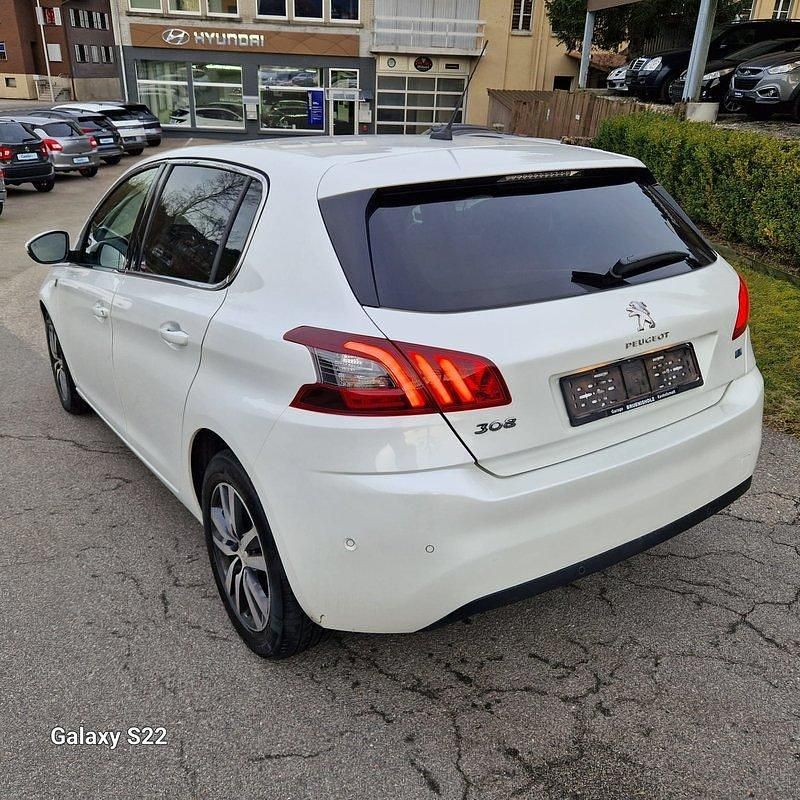 Gebraucht Peugeot 308 130 PS (95 kW) 2019 Limousine