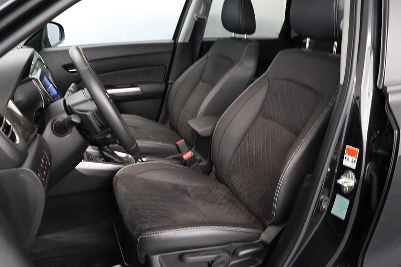 Gebraucht Suzuki Vitara 116 PS (85 kW) 2025 Schwarz SUV