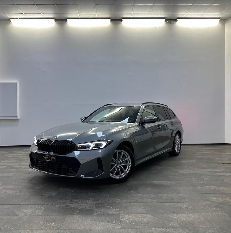 Gebraucht BMW 330e M Sport 292 PS (214 kW) 2023 Kombi