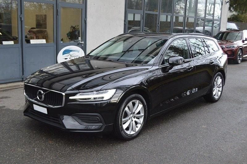 Gebraucht Volvo V60 Momentum 163 PS (119 kW) 2021 Kombi